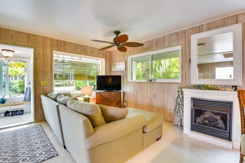 Siesta Key Oasis w/ Outdoor Pool + Screened Lanai! House in Siesta Beach