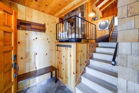 Tahoe Donner Cabin Near Slopes & Lake! House in Truckee