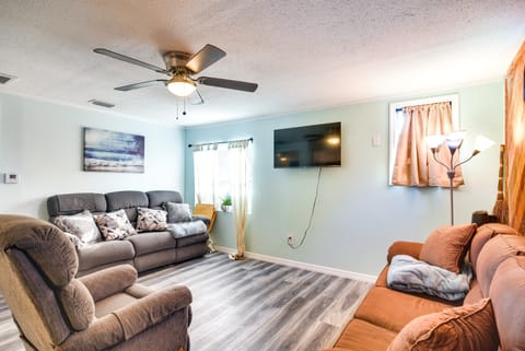 Remodeled Seminole Apt + Yard: 3 Mi to Beach! Apartment in Seminole