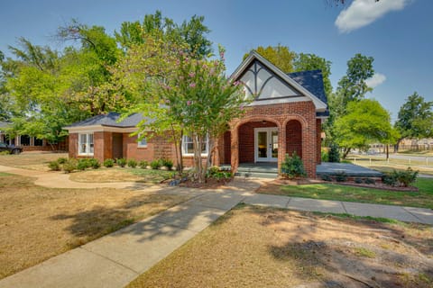 Walk to Bergfeld Park: 1928 Azalea District Home House in Tyler