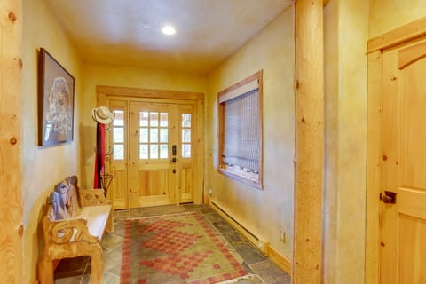 Ski-In/Ski-Out Mountain Village Condo w/ Hot Tub! Apartment in Mountain Village