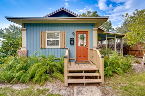 Lake Wales Vacation Rental w/ Screened-In Porch! Cottage in Lake Wales