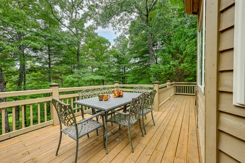 Peaceful Franklin Mountain Retreat w/ Deck House in Otto