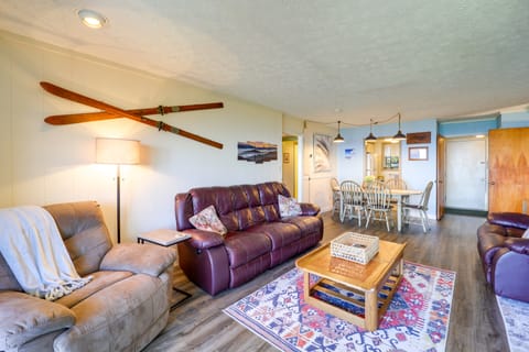 Cozy Beech Mountain Condo w/ Fireplace Near Skiing Apartment in Beech Mountain