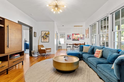 2 Mi to Downtown Austin: Family Home w/ Porch! House in Austin