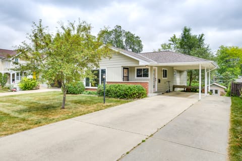 Glen Ellyn Home: Walk to Downtown Dining & Shops! Casa in Wheaton