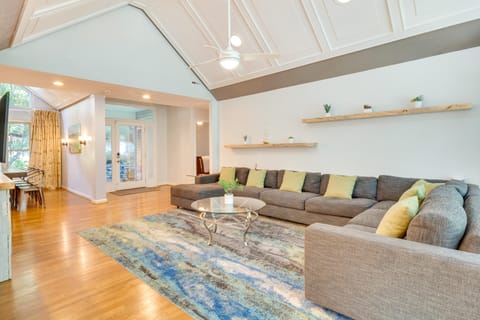 Blue Ridge Mountain Retreat: Deck & Sunroom! House in Asheville