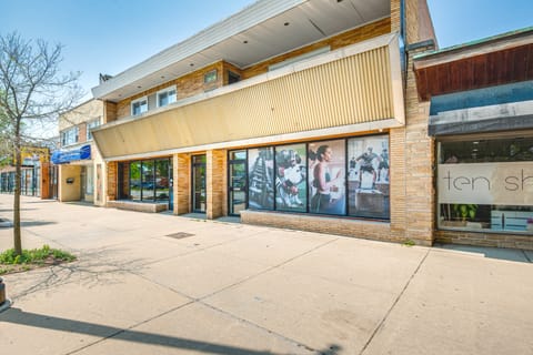 14 Mi to Dtwn Chicago: Studio in Ashburn! Apartment in Chicago