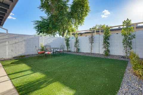 ~ 4 Mi to Old Town Scottsdale: Tempe Duplex House in Tempe