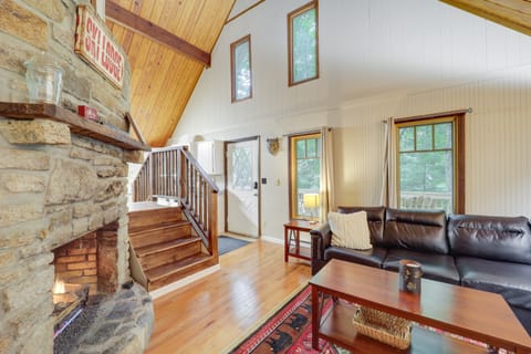 Beech Mountain Chalet w/ Deck, Fire Pit & Grill! House in Beech Mountain