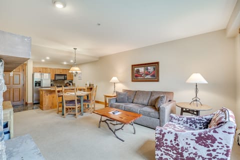 Ski-In Breckenridge Condo w/ Fireplace + Balcony! Apartment in Breckenridge