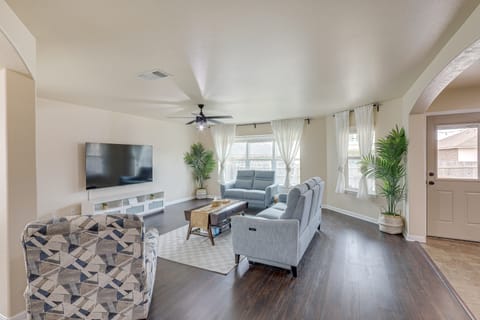 Private Patio: Modern Killeen Vacation Rental! House in Killeen