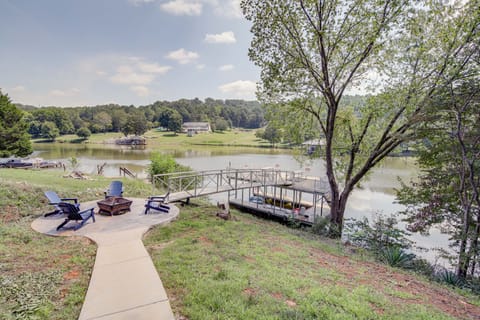 'Cove Life at Tellico Lake' Cabin w/ Hot Tub, Dock House in Watts Bar Lake