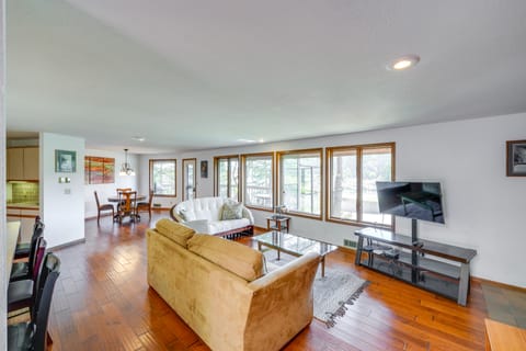 Serene La Conner Retreat w/ Fireplace & Deck! House in Whidbey Island