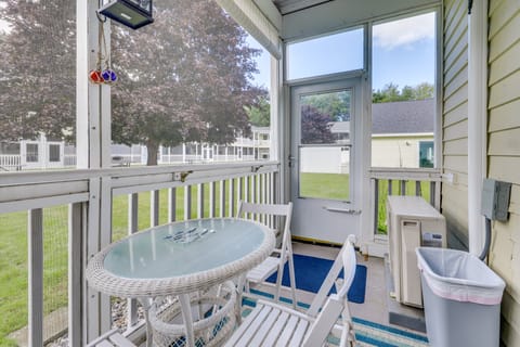 Quaint Condo in Wells: 2 Mi to Drakes Island Beach Apartment in Wells