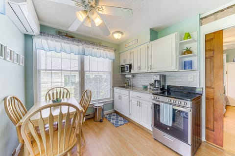 Quaint Condo in Wells: 2 Mi to Drakes Island Beach Apartment in Wells