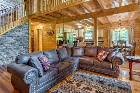 Gatlinburg Getaway: Private Hot Tub & Fireplace! House in Gatlinburg