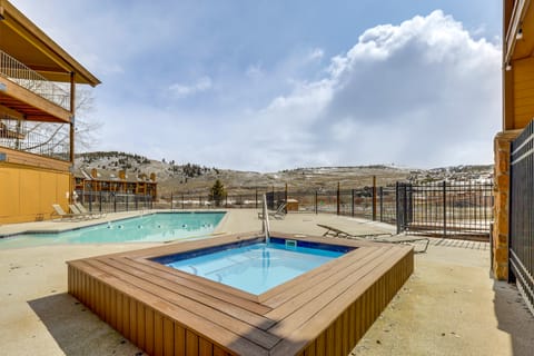2 Mi to Granby Ranch: Mtn Condo w/ Hot Tub! Apartment in Granby