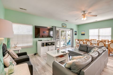 Surfside Beach House w/ Pool, Walk to Beach & Pier House in Surfside Beach