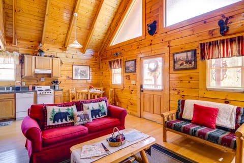 Pigeon Forge Vacation Rental - Walk Downtown! House in Pigeon Forge