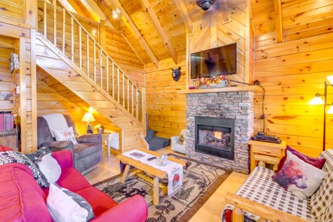 Pigeon Forge Vacation Rental w/ Private Hot Tub! House in Pigeon Forge