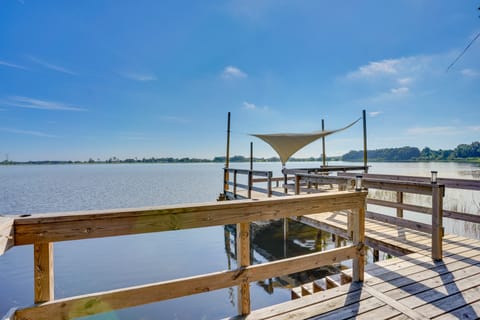 Stylish Waterfront Lake Wales Home Rental w/ Dock! House in Lake Wales