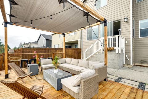 Furnished Patio & Fire Pit: Bremerton Home! House in Bremerton