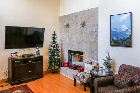 Spacious Big Bear Home w/ Game Room + Hot Tub! House in Big Bear