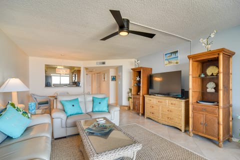 Clearwater Beachfront Condo w/ Heated Pool Access! Apartment in Sand Key