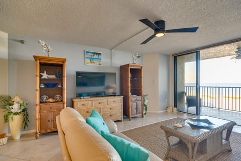 Clearwater Beachfront Condo w/ Heated Pool Access! Apartment in Sand Key