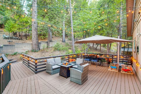 2 Mi to SkyPark at Santa's Village: Family Cabin House in Lake Arrowhead