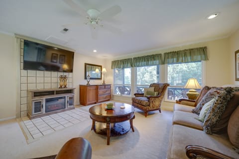 Spacious North Carolina Retreat - Patio & Fire Pit House in Maggie Valley