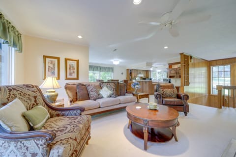 Spacious North Carolina Retreat - Patio & Fire Pit House in Maggie Valley