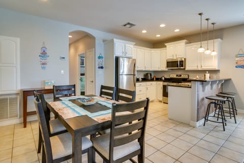 South Padre Island Condo w/ Shared Outdoor Pool! Apartment in South Padre Island