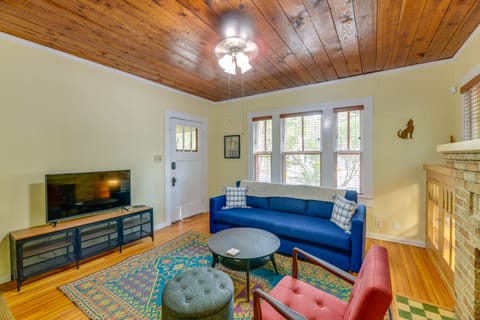 San Antonio Gem in Prime Location w/ Outdoor Space House in San Antonio