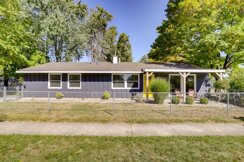 Lovely South Bend Home ~ 3 Mi to Dtwn & Notre Dame House in Mishawaka
