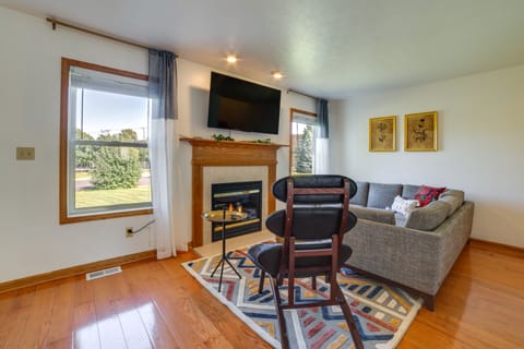 Game Day Ready Home w/ Yard: 4 Mi to Notre Dame House in South Bend