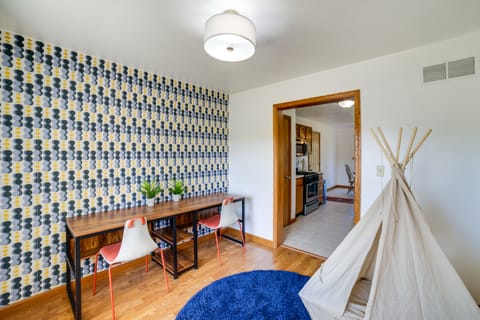 Game Day Ready Home w/ Yard: 4 Mi to Notre Dame House in South Bend