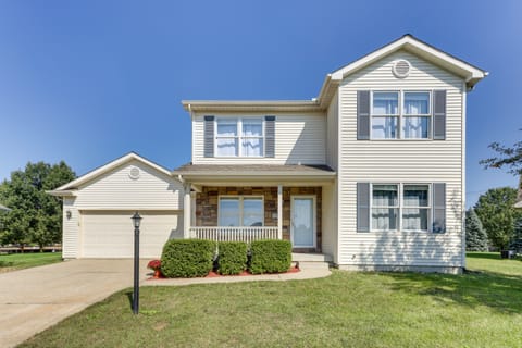 Game Day Ready Home w/ Yard: 4 Mi to Notre Dame House in South Bend