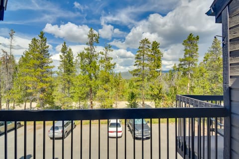 6 Mi to Winter Park: Mtn-View Condo w/ Balcony! Apartment in Fraser