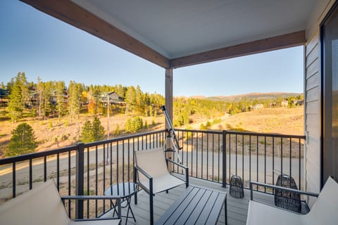 Mountain Retreat in Fraser w/ Garage & Deck! Apartment in Fraser