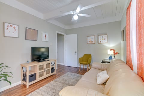 Galveston Vacation Rental < 1 Mi to Pleasure Pier! Apartment in Galveston Island