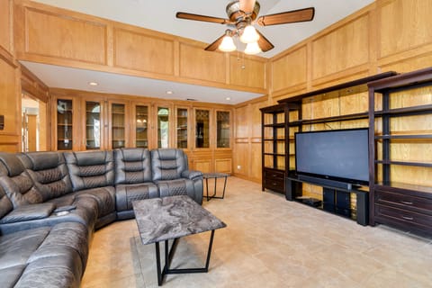 Expansive Texas City Retreat ~ 16 Mi to Galveston! House in Texas City