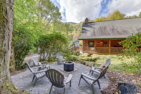 Creekside Maggie Valley Cabin: 2 Mi to Skiing! House in Maggie Valley