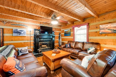 Mammoth Cave Cabin w/ Fire Pit - 3 Mi to Lake! House in Nolin Lake