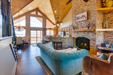 Hot Tub & Fire Pit: Idyllic Getaway in Angel Fire! House in Angel Fire