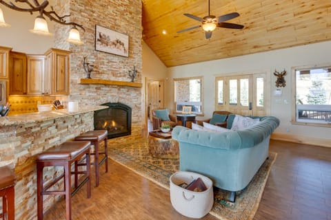 Hot Tub & Fire Pit: Idyllic Getaway in Angel Fire! House in Angel Fire