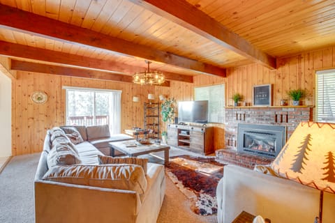 Peaceful Arnold Cabin w/ Hot Tub, Deck & View! House in Arnold