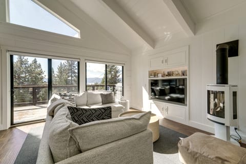 Gorgeous Tahoe City Home w/ Views, Steps to Beach House in Dollar Point