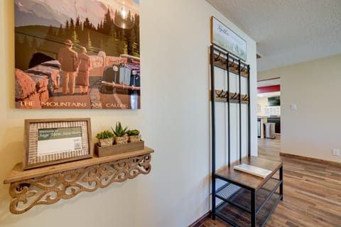 Sparks Retreat w/ Private Hot Tub & Cozy Fireplace House in Sparks